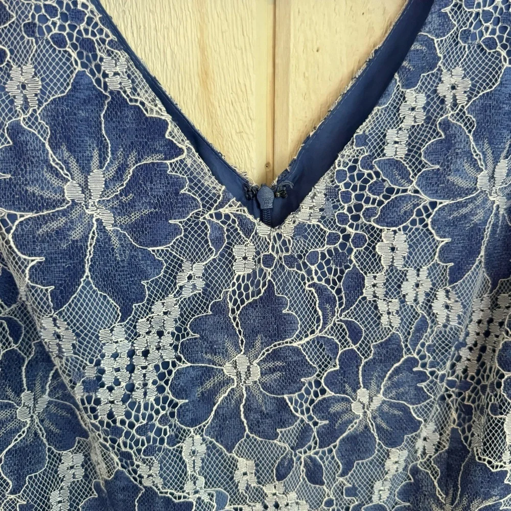 BB Dakota Size 2 V-Neck Blue Lace Dress - Picture 5 of 11